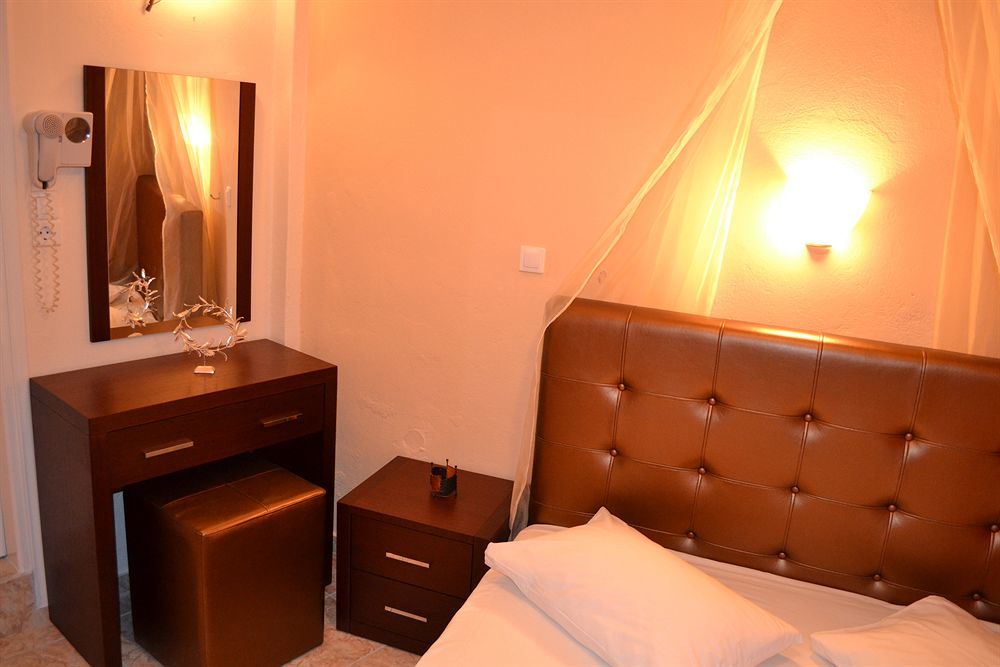 อลิเซีย วิลลา แอนด์ สวีท Hotel ฟิรา ภายนอก รูปภาพ