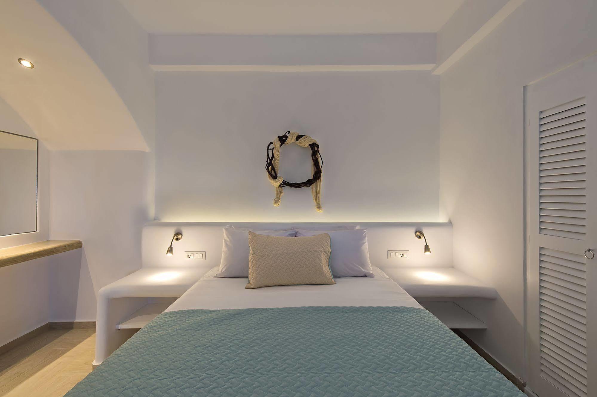 อลิเซีย วิลลา แอนด์ สวีท Hotel ฟิรา ภายนอก รูปภาพ